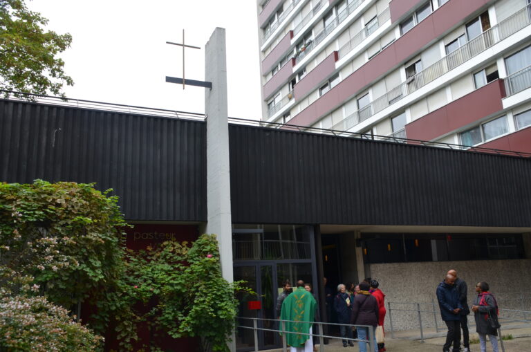 Pendentif Croix Du Bon Pasteur En Bois D'Olivier - 5x3 Cm - Fabrication Italienne